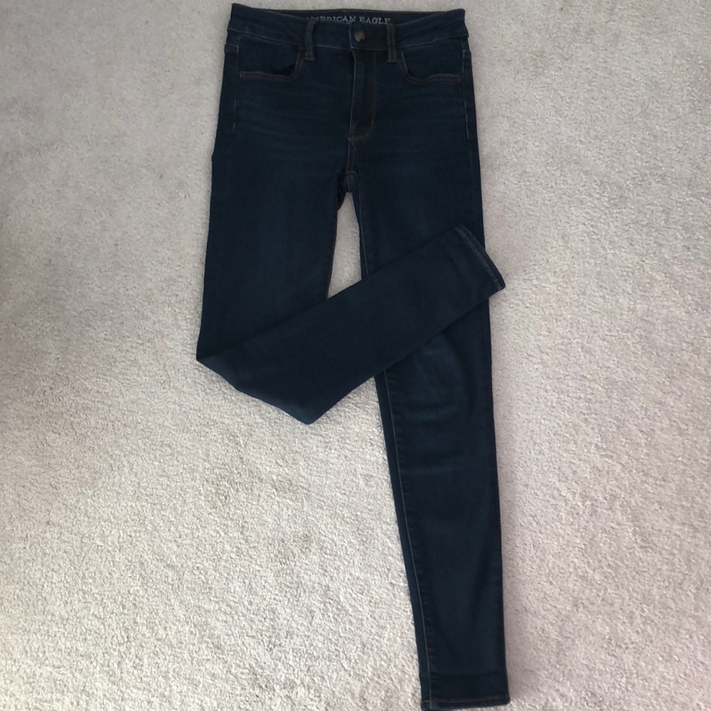 Dark wash AE hi-rise jeggings